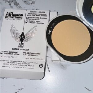 NWT Charlotte Tilbury brightening finishing powder: tan deep
Never used